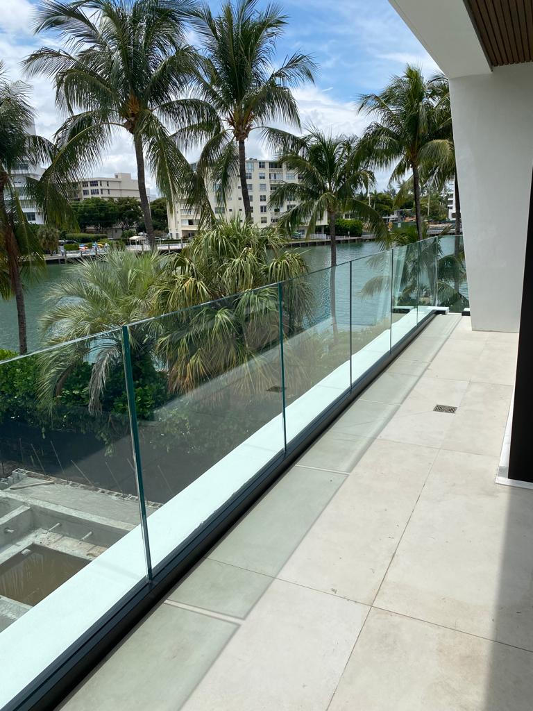 GLASS RAILING